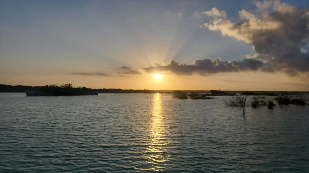 Explore Bacalar - Seven colors lagoon