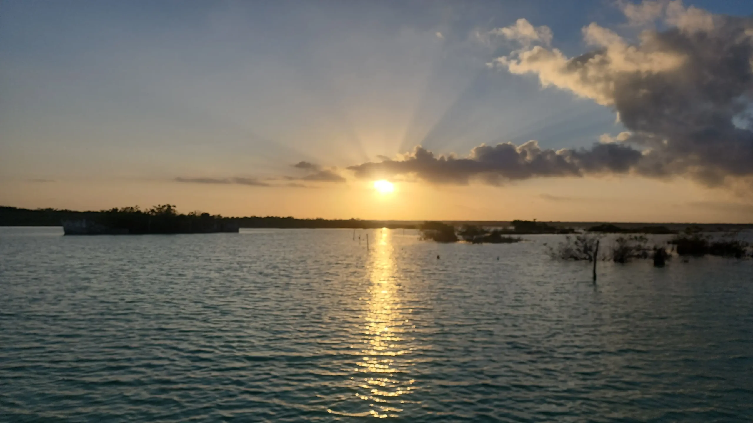 Explore Bacalar - Seven colors lagoon